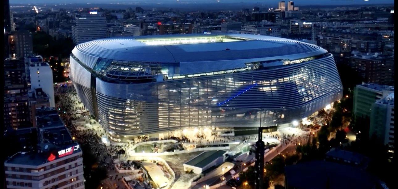 Santiago Bernabeu Iluminado de noche